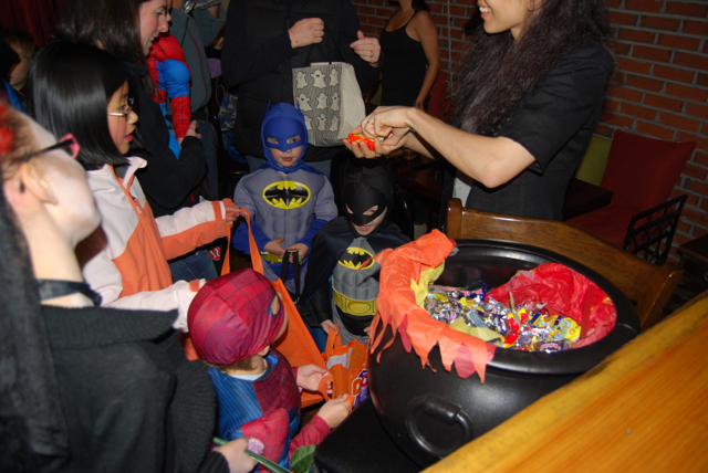 2012-10-31-Halloween - 172