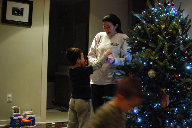 2012-12-02-DecoratingTheTree - 35