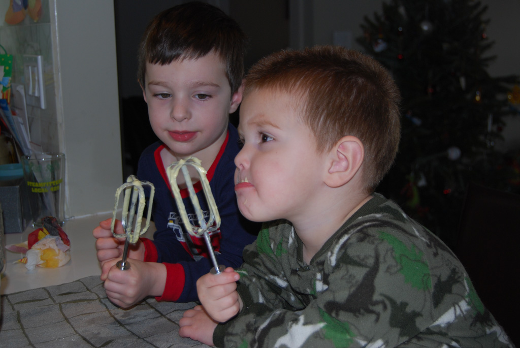 2012-12-22-MakingCookiesAndDadBDay-38.jpg